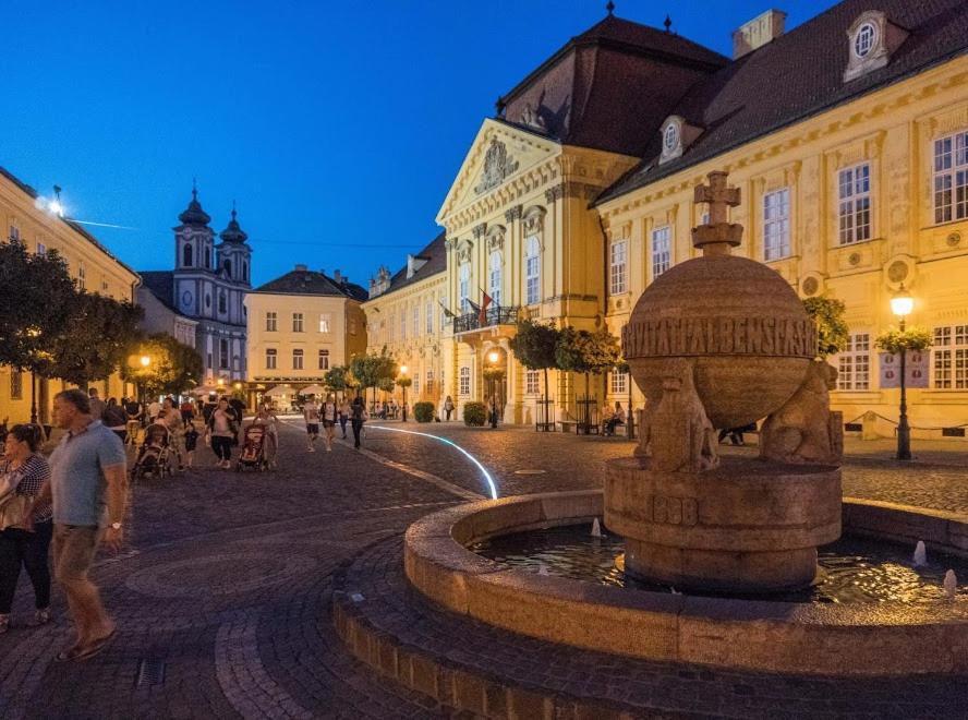 Patrik Apartman Szekesfehervar Ngoại thất bức ảnh